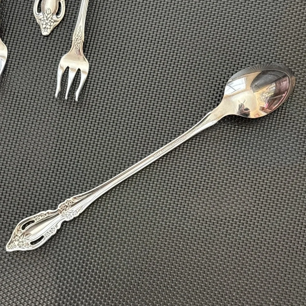 Oneida Distinction Deluxe Chateau Stainless Teaspoons Seafood Forks Lot 7